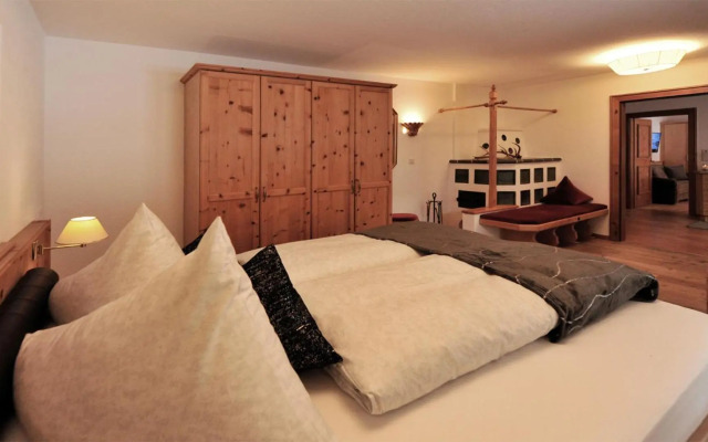 Mountain Apartments - living by Salner