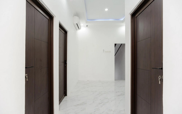 RedDoorz Syariah @ Sakura Hotel Jatiwaringin
