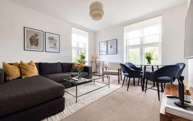 The Vauxhall Bolthole - Elegant and Bright 2bdr Flat