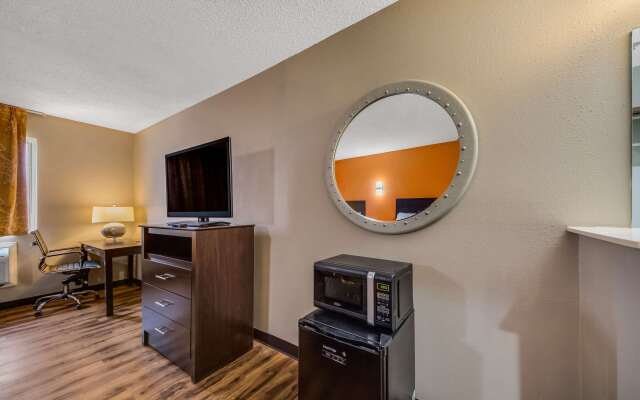 Econo Lodge San Antonio near SeaWorld - Medical Center