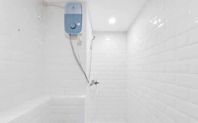 Modern And Comfort Look Studio Kingland Avenue Apartment