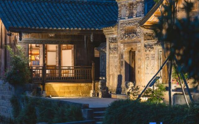 Qujia Courtyard Guesthouse