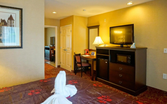 Castle Inn and Suites