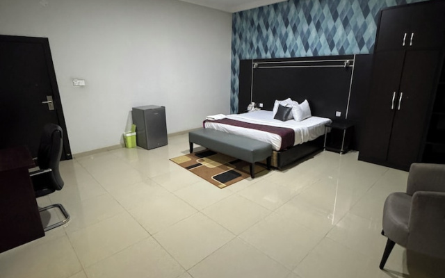 Monarchs Luxury Palace Hotel