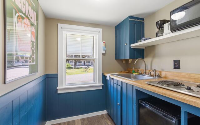 The Beaches Motel and Cottages