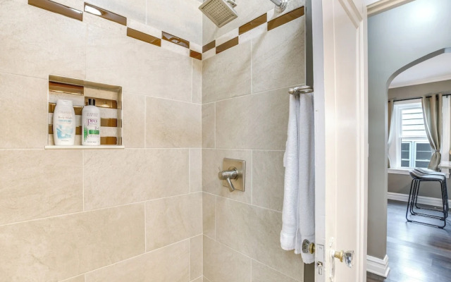 Pet-friendly Family Apartment - Near NU Campus!