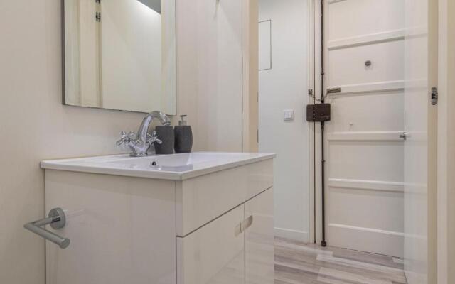 Glamorous Lisbon 2BDR Apartment by LovelyStay