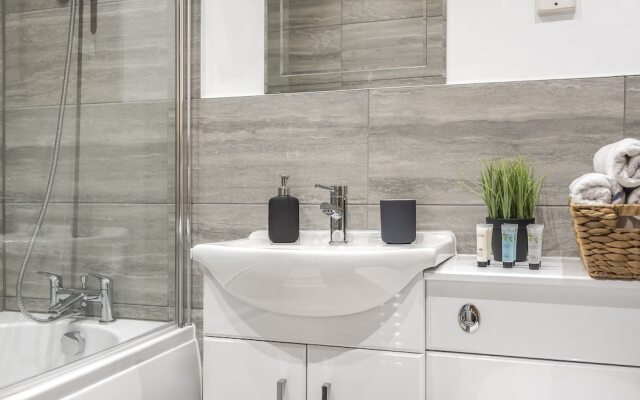 PM & Charles Luxury Apartment