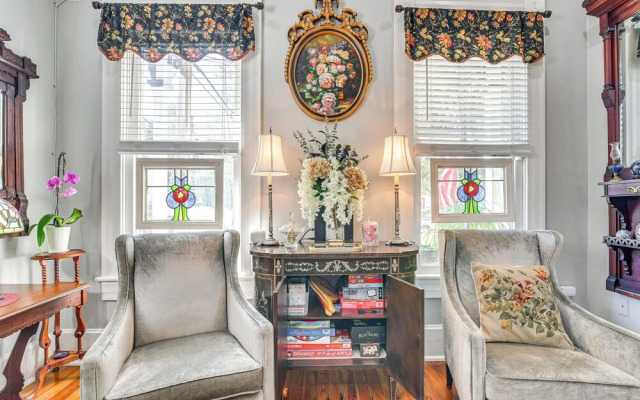 Walk to the Strand: Hideaway Haven Retreat