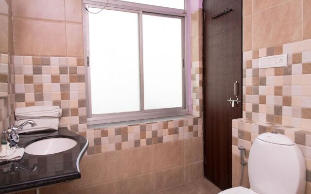 OYO 14119 Hotel Manwar