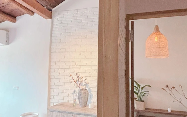 Moonlight Home Stay  For 2-12 persons