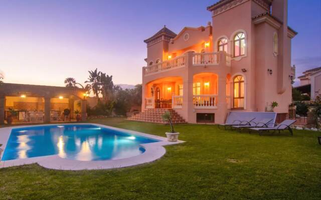 Twelve guest 6bedrooms Villa Montecarlo