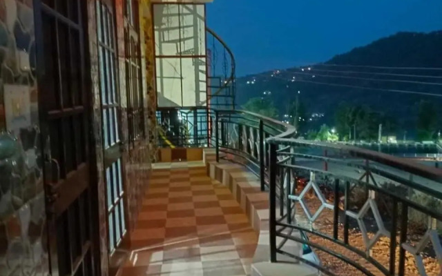 OYO HOME 88499 Mystic Home