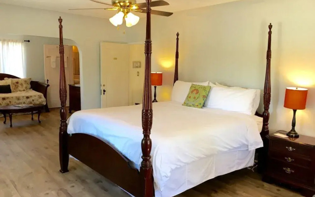 Old Yacht Club Inn Vacation Rentals