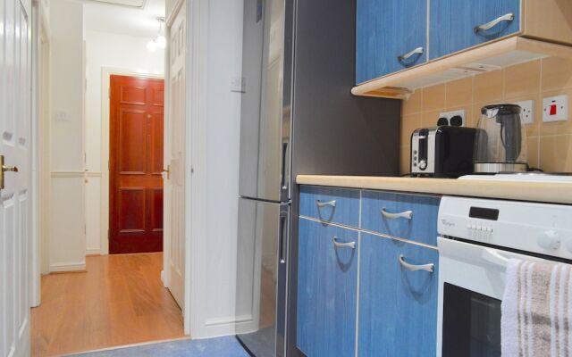 Bright & Spacious 1 Bed Flat in Kensington Olympia