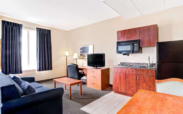 Super 8 by Wyndham Smithfield/Selma