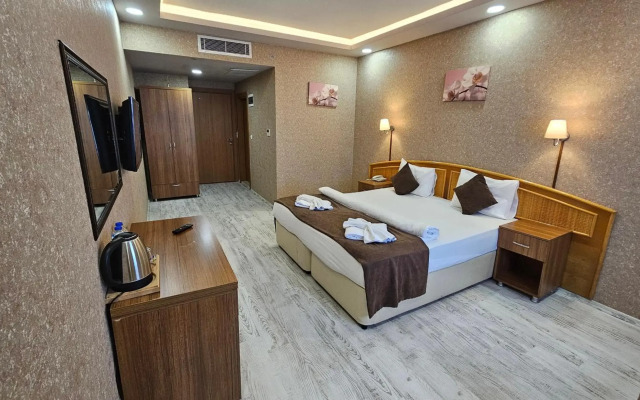 Pointbreak Hotel