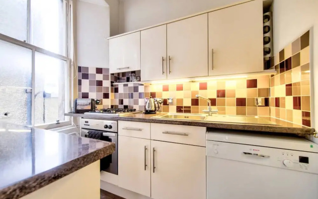 JOIVY 1-Bed Flat In Edinburgh Old Town