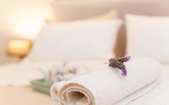 Sweet Suite Flora in Vouliagmeni