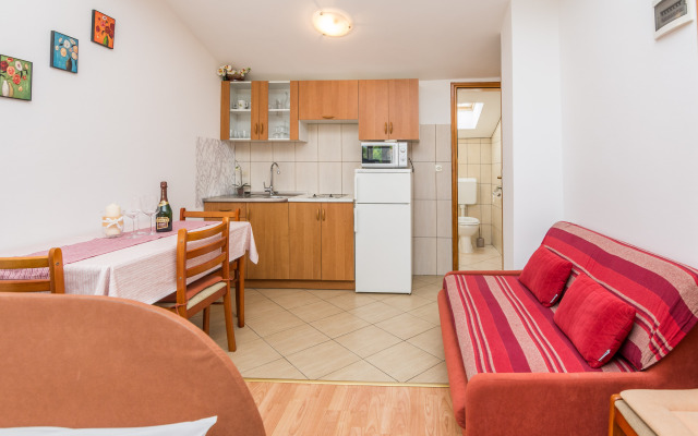 Beachfront Apartment Mira 1