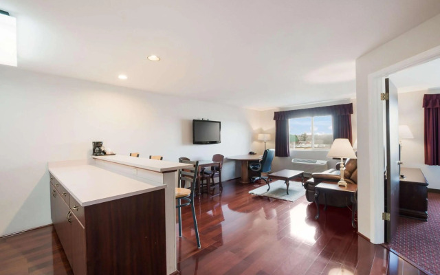 Quality Inn Grand Suites Bellingham
