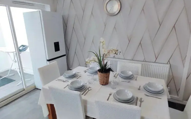 The Croft House Near Birmingham Airport and Nec