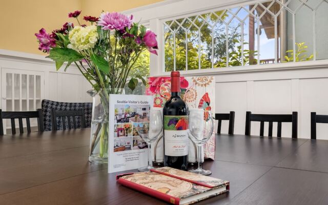 Seattle Vacation Home: The Campus