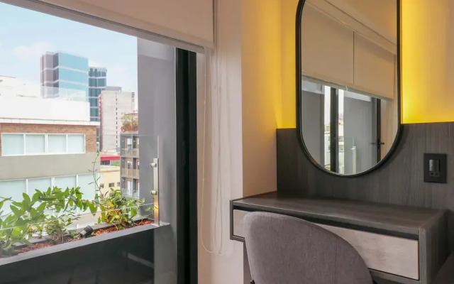 w Elegant 2BR w Balcony Near Larcomar