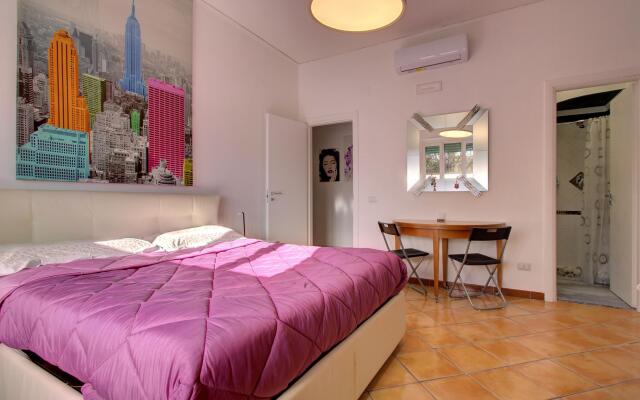 VOMERO-ROSSINI restored, 4 pax, 2 bath, wifi, aircond