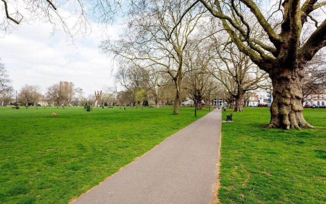 London Fields Light