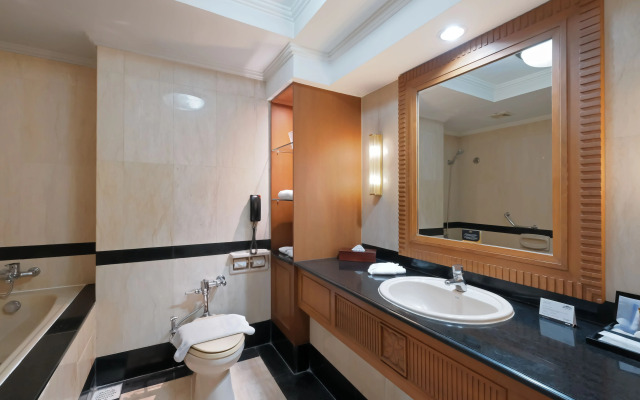 Sunlake Waterfront Resort and Convention