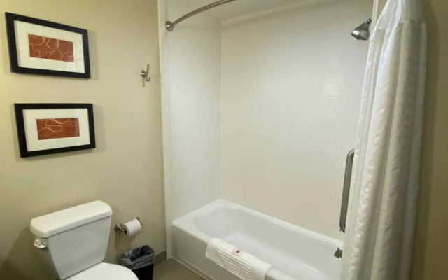 Comfort Suites West Omaha