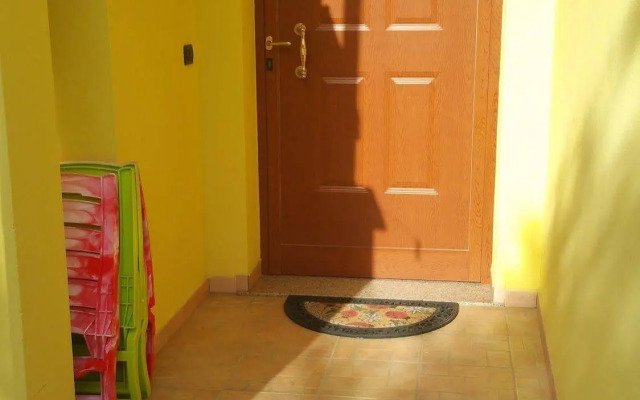 Artistika Golden Apartment