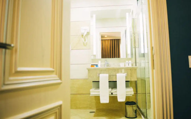Emerald Suite Hotel