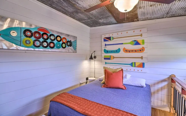 Cheery Pet-friendly Studio w/ Shared Fire Pit