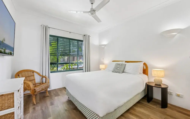 2-bed Beachfront Escape With Pool and BBQ Access