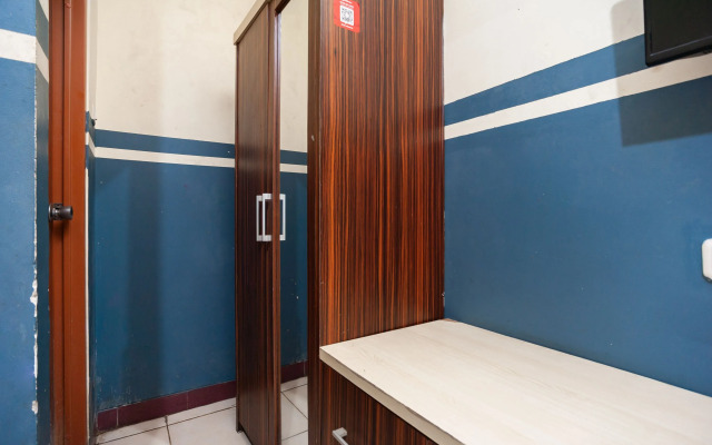 RedDoorz Plus near Universitas Indonesia