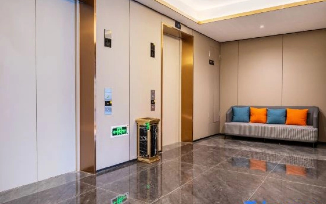 Yaxi Hotel(FenghuangLake Qingbajiang District)