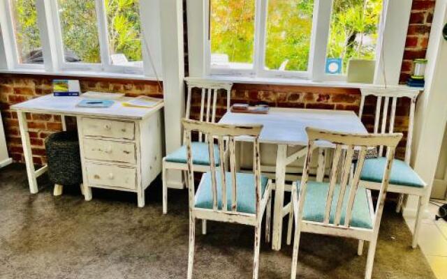 Whitby Studio - Mairangi Bay Beach