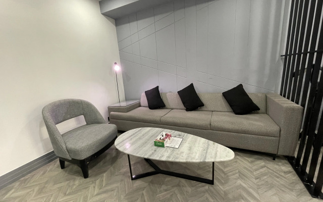 Bedchambers Service Apartment Near Golfcourse Road
