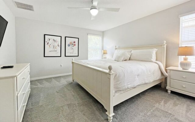 American Dream 6 Bedroom Home by RedAwning