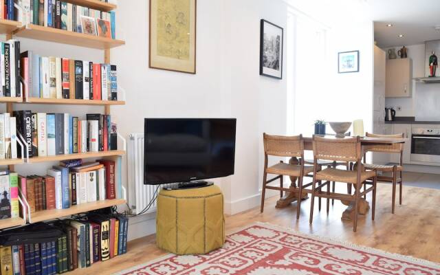 1 Bedroom Apartment With Balcony Near Regent's Canal