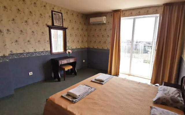 Twins Palace Apart Hotel