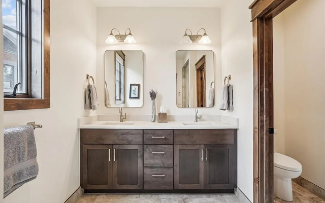 Breck Mountain Getaway 4 Bedroom Home