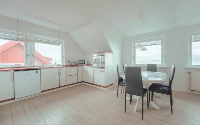 Sea View Apt / Central / Spacious / Free Parking