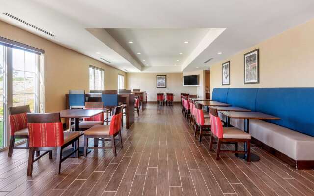 Comfort Inn & Suites