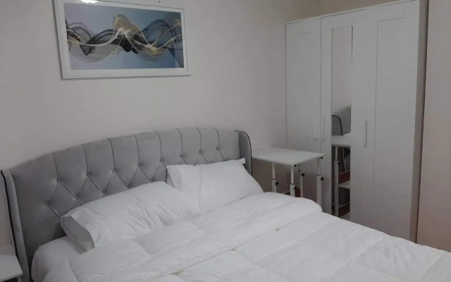 Lovely 2 BR Condo with FREE Secured Parking