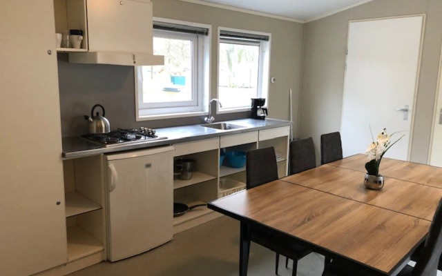 Well-maintained chalet with WiFi, not far from Amsterdam