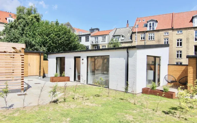 Private 1-bed Townhouse w Terraces