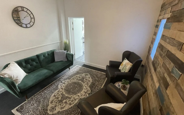 Large 6 bedroom house in Smethwick